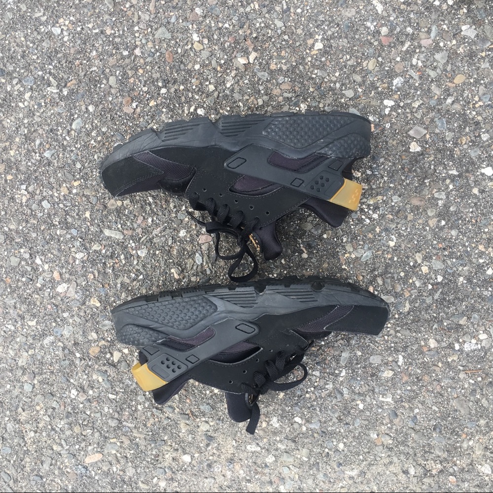 All Black Air Huaraches